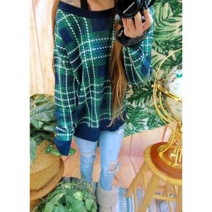 Cozy holiday plaid slouchy knit sweater 🎄